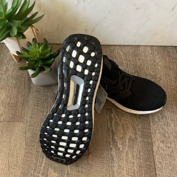 adidas UltraBOOST - Picture 7 of 7
